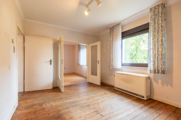 Raum für neue Ideen in Eppertshausen: Modernisierungsbed. Einfamilienhaus mit großzügigem Grundstück - V859-2614-22