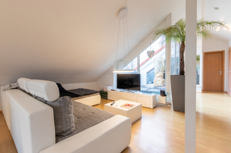 Moderne 2-Zimmer-Dachgeschosswohnung in zentraler Lage von Griesheim, 64347 Griesheim, Dachgeschosswohnung